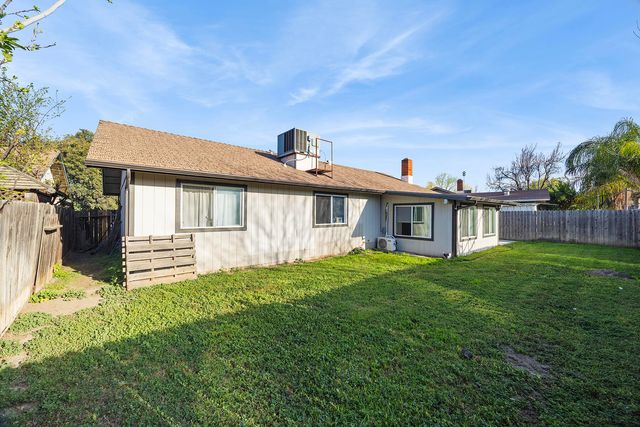 1921 S Irwin Street, Tulare, CA 93274
