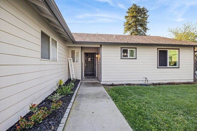 1921 S Irwin Street, Tulare, CA 93274