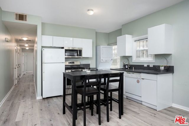 1220 W 27th Street, Los Angeles, CA 90007