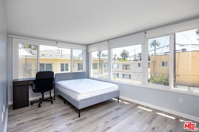 1220 W 27th Street, Los Angeles, CA 90007