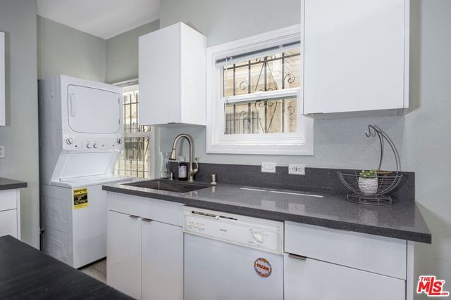 1220 W 27th Street, Los Angeles, CA 90007