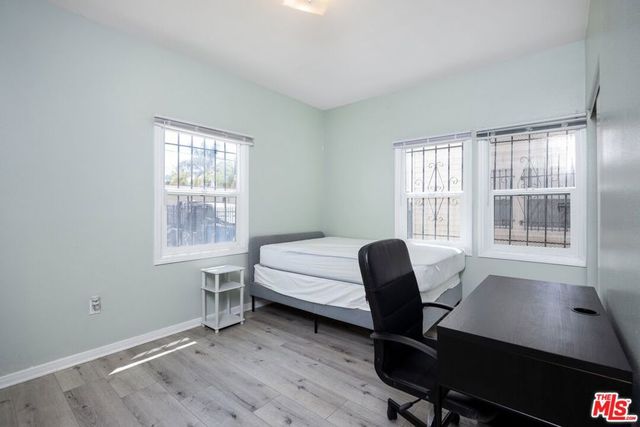 1220 W 27th Street, Los Angeles, CA 90007