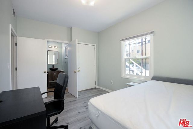 1220 W 27th Street, Los Angeles, CA 90007