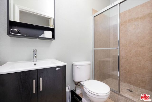 1220 W 27th Street, Los Angeles, CA 90007