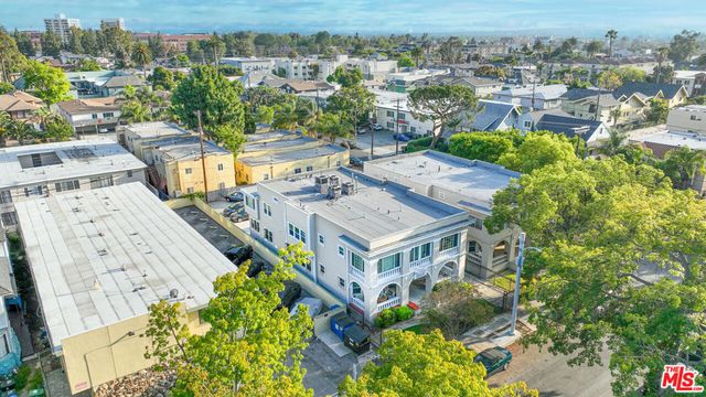 1220 W 27th Street, Los Angeles, CA 90007