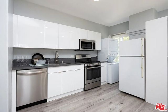 1220 W 27th Street, Los Angeles, CA 90007