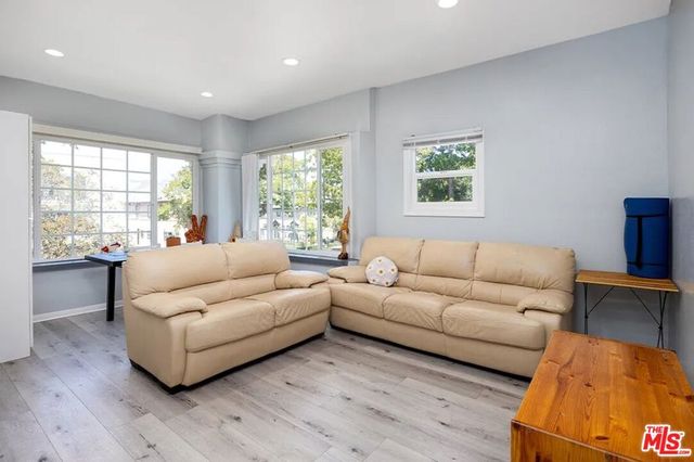 1220 W 27th Street, Los Angeles, CA 90007