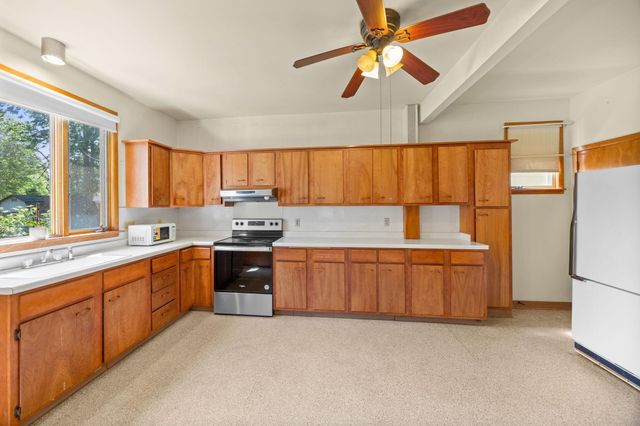 898 Western Avenue N, Saint Paul, MN 55117