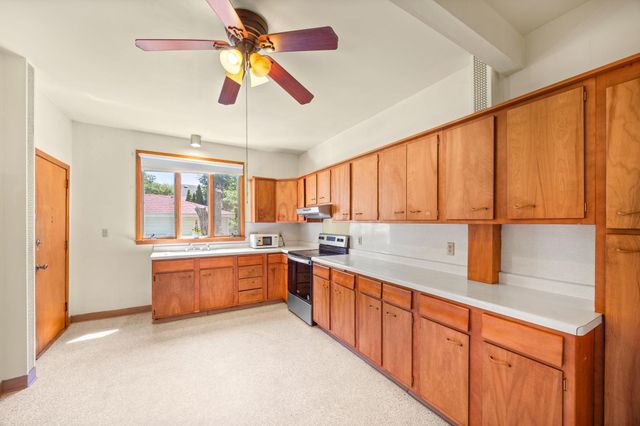 898 Western Avenue N, Saint Paul, MN 55117
