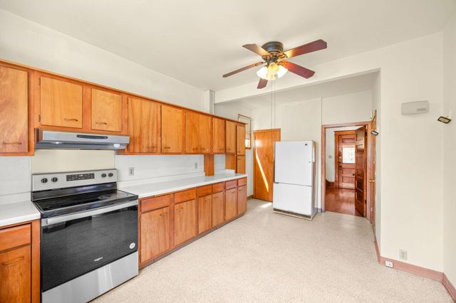 898 Western Avenue N, Saint Paul, MN 55117