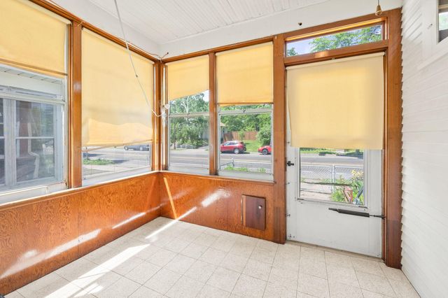 898 Western Avenue N, Saint Paul, MN 55117