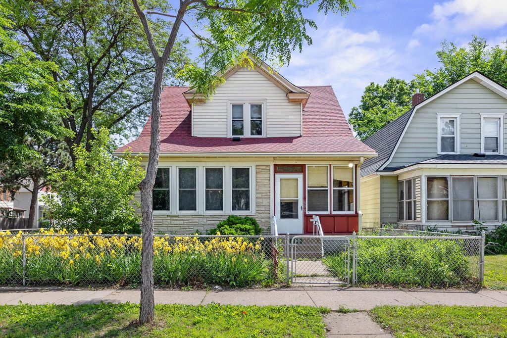 898 Western Avenue N, Saint Paul, MN 55117