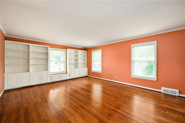 6000 Reinhardt Drive, Fairway, KS 66205