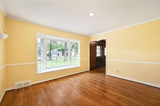 6000 Reinhardt Drive, Fairway, KS 66205