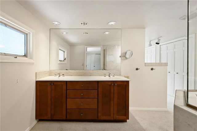6000 Reinhardt Drive, Fairway, KS 66205