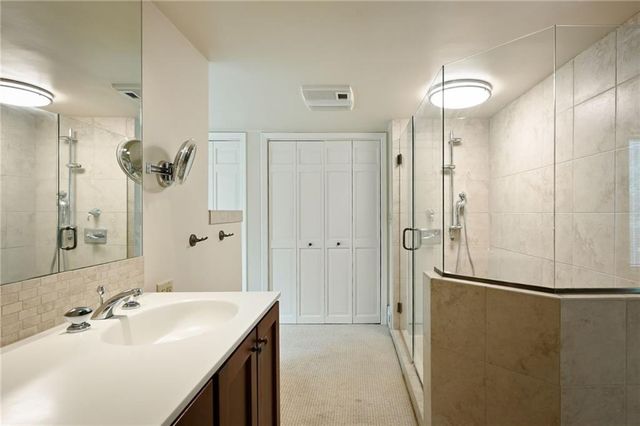 6000 Reinhardt Drive, Fairway, KS 66205