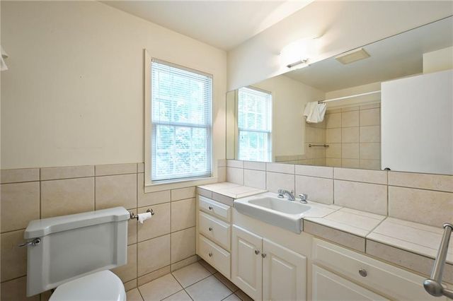 6000 Reinhardt Drive, Fairway, KS 66205