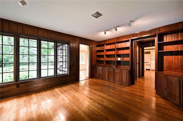 6000 Reinhardt Drive, Fairway, KS 66205