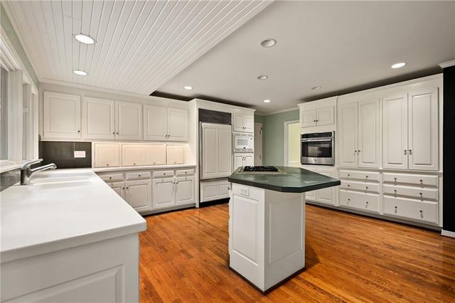 6000 Reinhardt Drive, Fairway, KS 66205