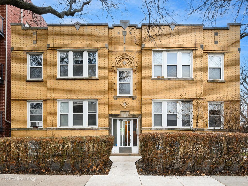 3702 W Cornelia Avenue 1, Chicago, IL 60618