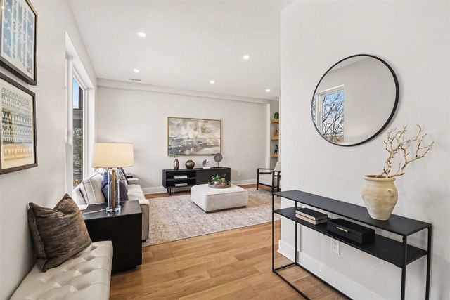 209 Sunset Road, Ann Arbor, MI 48103