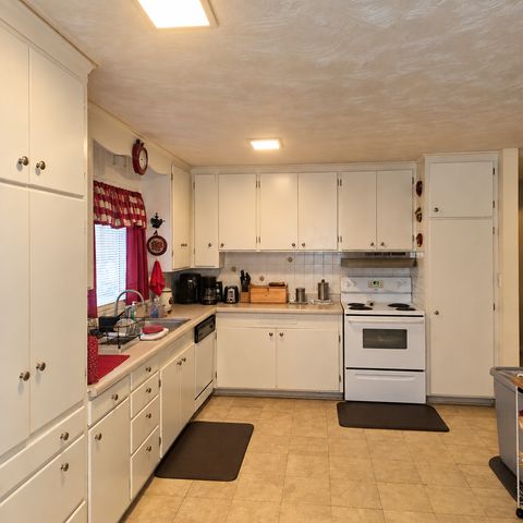 928 N Johnston Avenue, Rockford, IL 61101