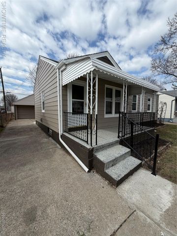 12200 Helen Street, Southgate, MI 48195