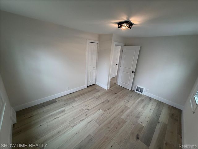 12200 Helen Street, Southgate, MI 48195