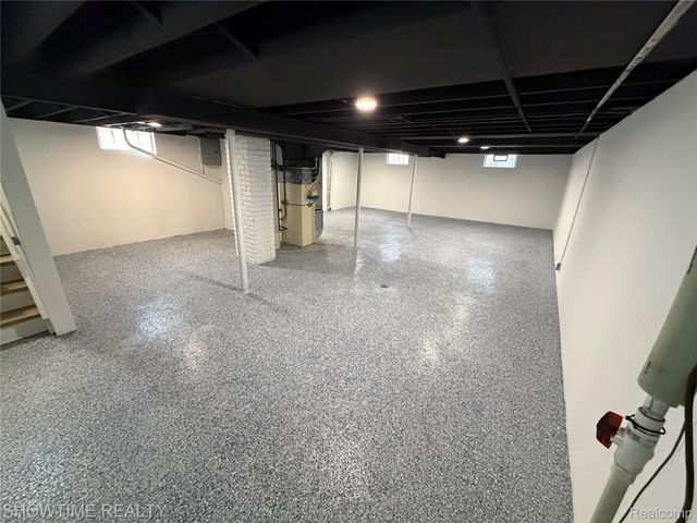 12200 Helen Street, Southgate, MI 48195