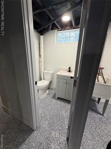 12200 Helen Street, Southgate, MI 48195