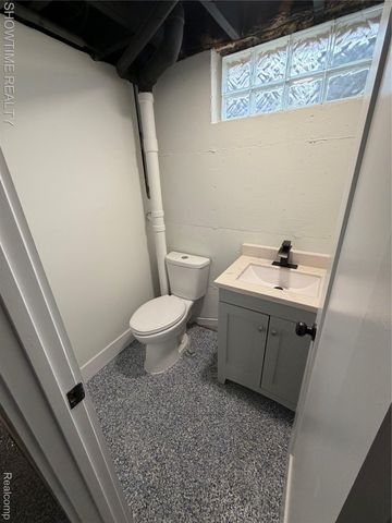 12200 Helen Street, Southgate, MI 48195