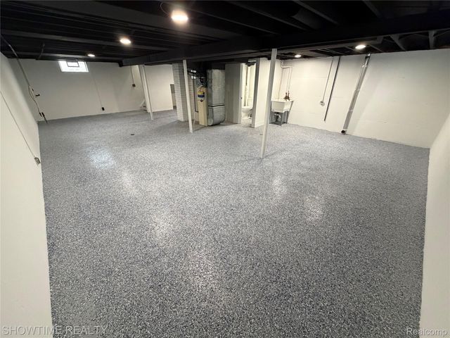 12200 Helen Street, Southgate, MI 48195