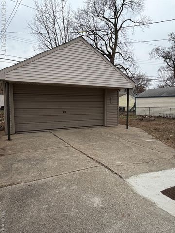 12200 Helen Street, Southgate, MI 48195