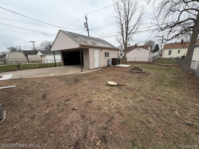 12200 Helen Street, Southgate, MI 48195