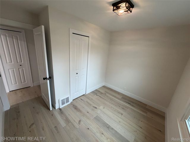 12200 Helen Street, Southgate, MI 48195