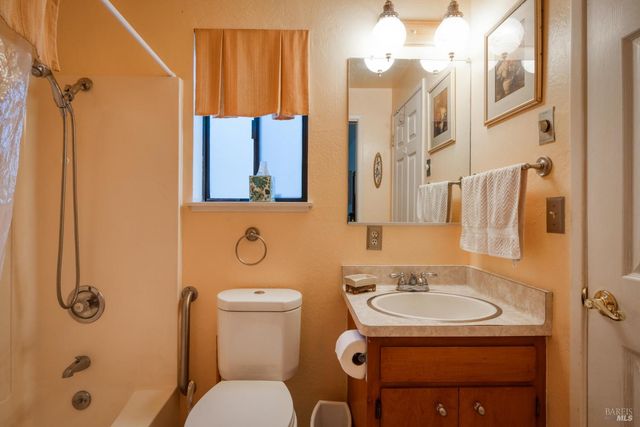 140 Buena Vista Ave, Point Reyes Station, CA 94956