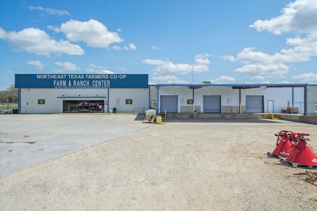 150 W Main Street, Clarksville, TX 75426