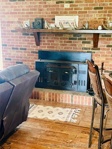 9162 State Hwy 78, Hendrix, OK 74741