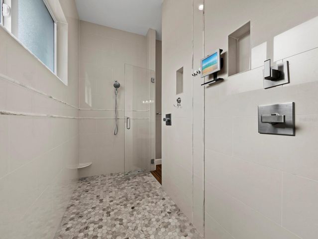 5618 BRITANNIA DRIVE, Sarasota, FL 34231