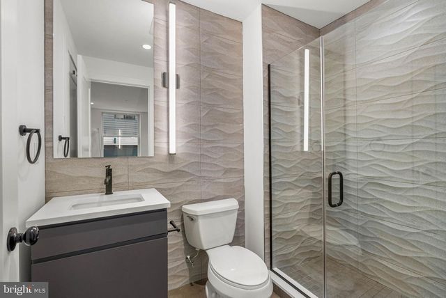 660 FAIRMOUNT AVE, Philadelphia, PA 19123