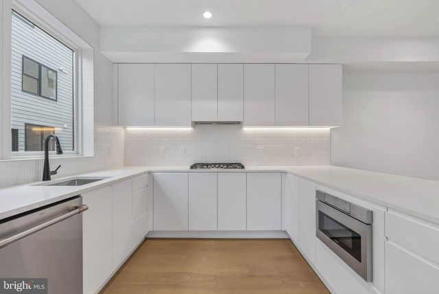 660 FAIRMOUNT AVE, Philadelphia, PA 19123