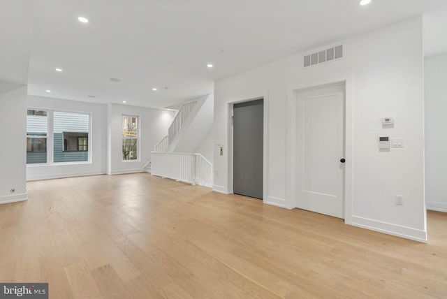 660 FAIRMOUNT AVE, Philadelphia, PA 19123