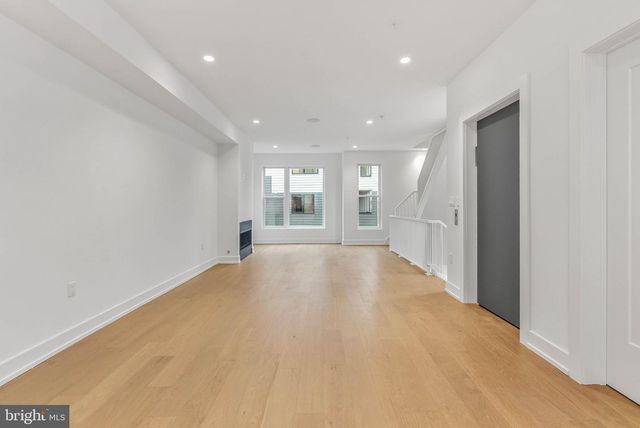 660 FAIRMOUNT AVE, Philadelphia, PA 19123