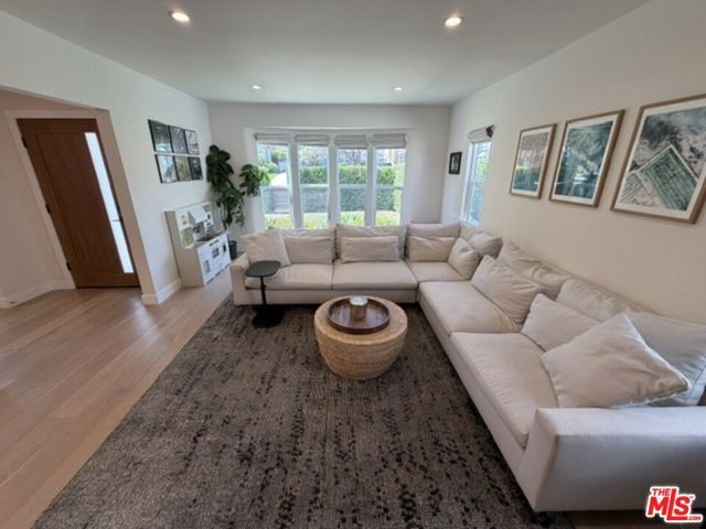 1768 S Fairfax Avenue, Los Angeles, CA 90019