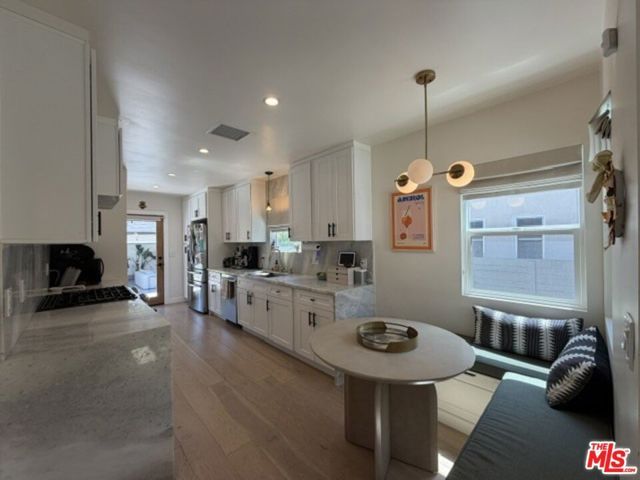 1768 S Fairfax Avenue, Los Angeles, CA 90019