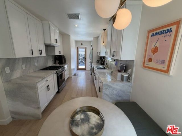 1768 S Fairfax Avenue, Los Angeles, CA 90019