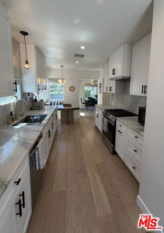 1768 S Fairfax Avenue, Los Angeles, CA 90019