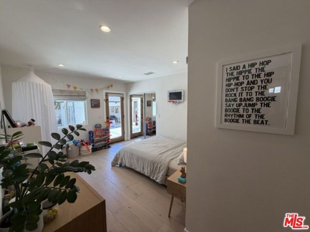 1768 S Fairfax Avenue, Los Angeles, CA 90019