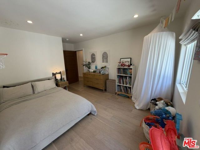 1768 S Fairfax Avenue, Los Angeles, CA 90019