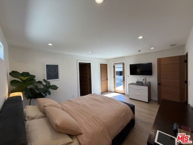 1768 S Fairfax Avenue, Los Angeles, CA 90019